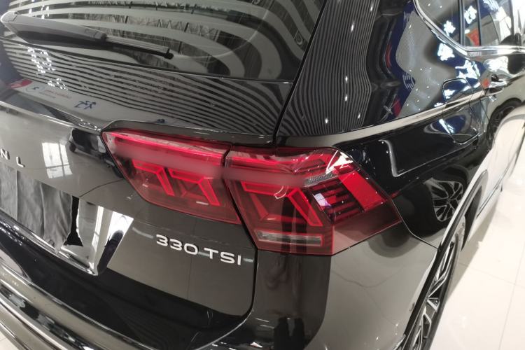 Used Volkswagen Tiguan L 2023 Restyled 330TSI Automatic Two-Wheel Drive R-Line Enhanced Comfort Version Right Rear Taillight