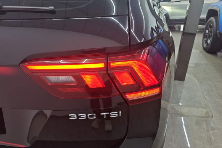 Used Volkswagen Tiguan L 2023 Revised Version 330TSI Automatic Two-Wheel Drive Smart Enjoyment Edition Right Rear Taillight