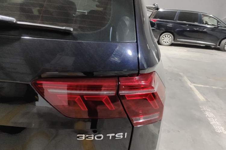 Used Volkswagen Tiguan L 2023 Restyled 330TSI Automatic Two-Wheel Drive R-Line Enhanced Comfort Version Right Rear Taillight