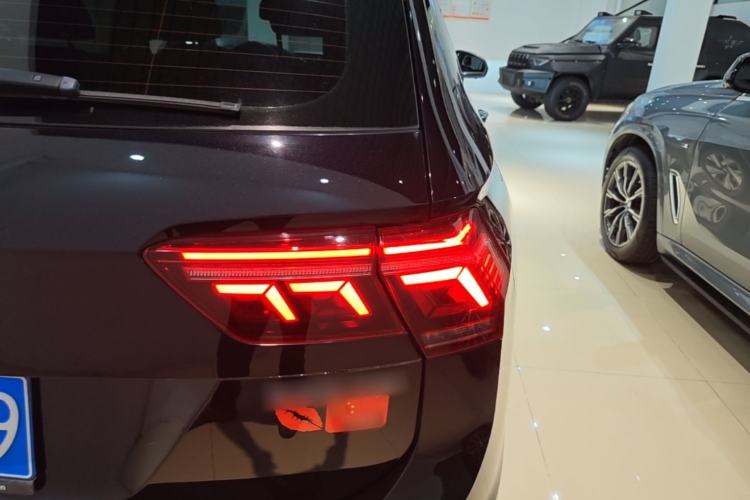 Used Volkswagen Tiguan L 2023 Restyled 330TSI Automatic Two-Wheel Drive R-Line Enhanced Comfort Version Right Rear Taillight