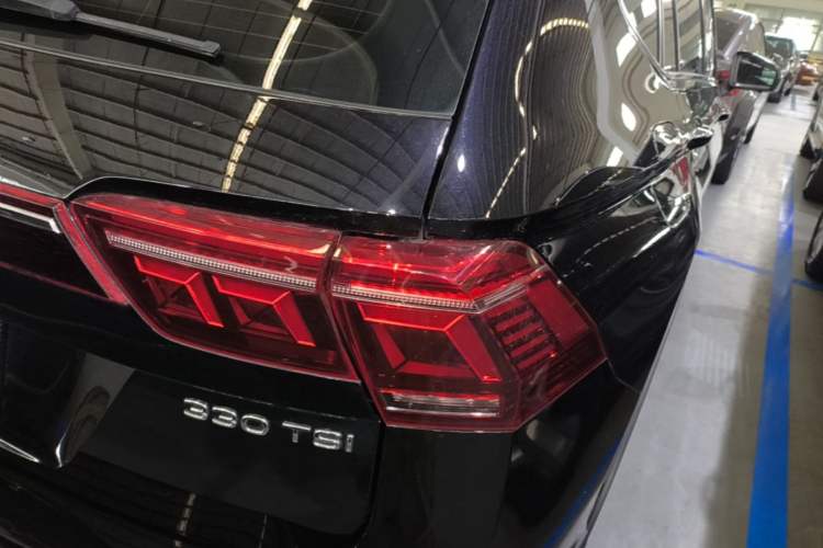 Used Volkswagen Tiguan L 2023 Restyled 330TSI Automatic Two-Wheel Drive R-Line Enhanced Comfort Version Right Rear Taillight