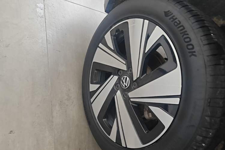 Used Volkswagen Tiguan L 2023 Restyled 330TSI Automatic Two-Wheel Drive R-Line Enhanced Comfort Version Right Rear Wheel Hub