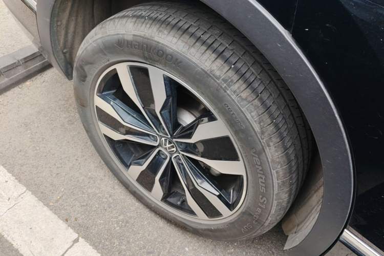 Used Volkswagen Tiguan L 2023 330TSI Automatic Two-Wheel Drive R-Line Enjoyment Edition Right Rear Wheel Hub