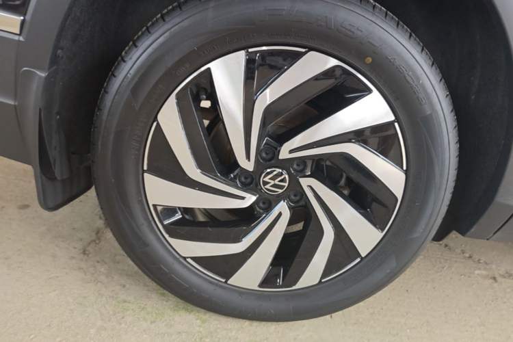 Used Volkswagen Tiguan L 2023 Revised Version 330TSI Automatic Two-Wheel Drive Smart Enjoyment Edition Right Rear Wheel Hub