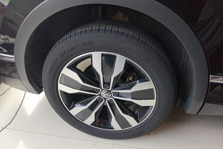 Used Volkswagen Tiguan L 2023 Restyled 330TSI Automatic Two-Wheel Drive R-Line Enhanced Comfort Version Right Rear Wheel Hub