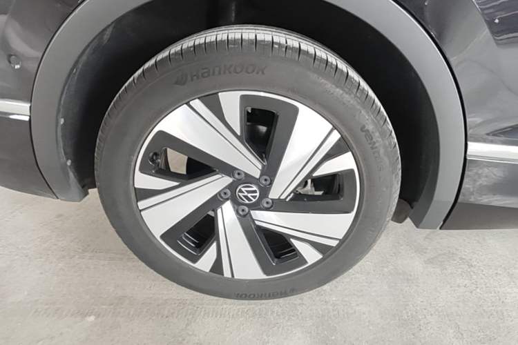 Used Volkswagen Tiguan L 2023 Restyled 330TSI Automatic Two-Wheel Drive R-Line Enhanced Comfort Version Right Rear Wheel Hub