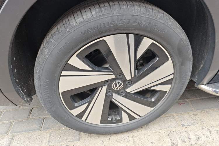 Used Volkswagen Tiguan L 2023 Restyled 330TSI Automatic Two-Wheel Drive R-Line Flagship Edition Right Rear Wheel Hub