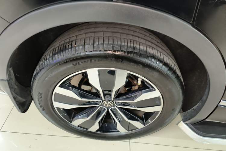 Used Volkswagen Tiguan L 2023 330TSI Automatic Two-Wheel Drive R-Line Flagship Edition Right Rear Wheel Hub