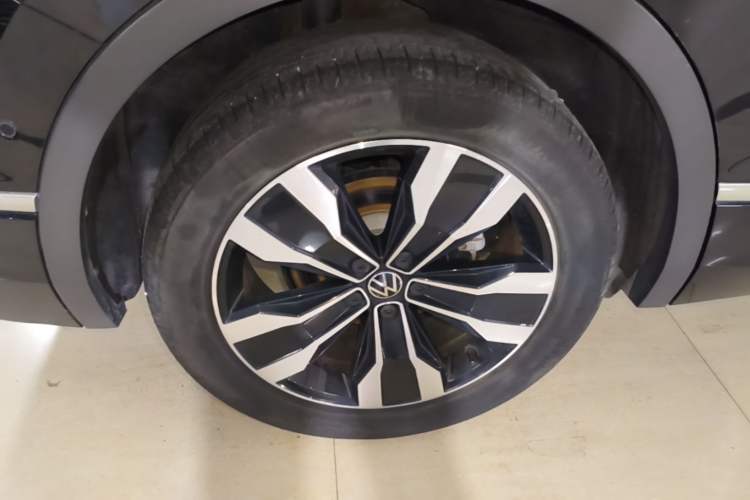 Used Volkswagen Tiguan L 2023 330TSI Automatic Two-Wheel Drive R-Line Enjoyment Edition Right Rear Wheel Hub