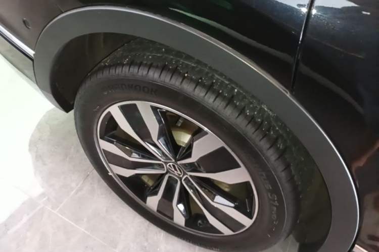 Used Volkswagen Tiguan L 2023 330TSI Automatic Two-Wheel Drive R-Line Enjoyment Edition Right Rear Wheel Hub