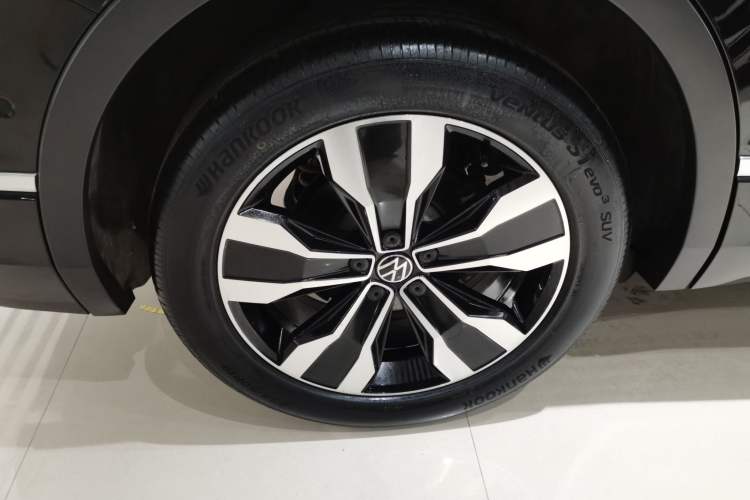 Used Volkswagen Tiguan L 2023 Restyled 330TSI Automatic Two-Wheel Drive R-Line Enhanced Comfort Version Right Rear Wheel Hub