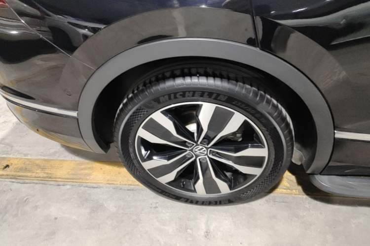 Used Volkswagen Tiguan L 2023 Restyled 330TSI Automatic Two-Wheel Drive R-Line Enhanced Comfort Version Right Rear Wheel Hub
