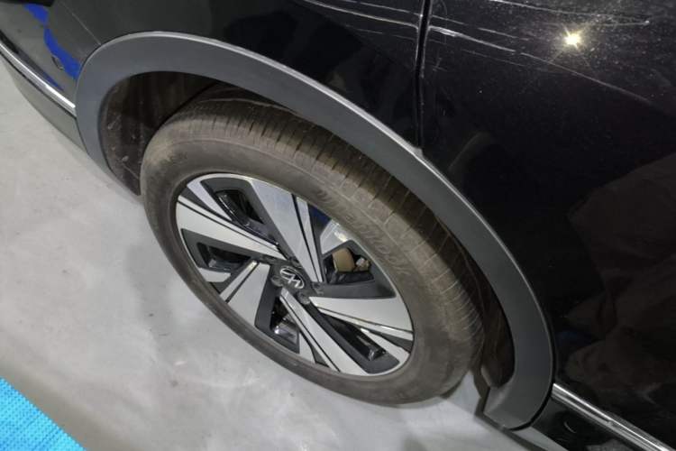 Used Volkswagen Tiguan L 2023 Restyled 330TSI Automatic Two-Wheel Drive R-Line Enhanced Comfort Version Right Rear Wheel Hub
