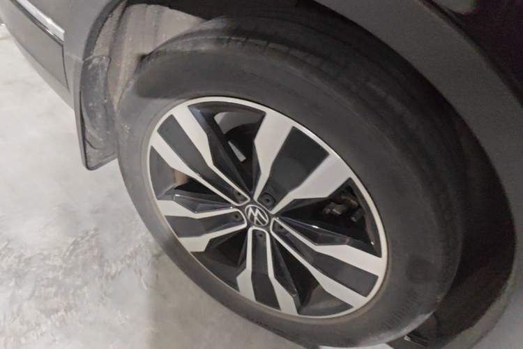 Used Volkswagen Tiguan L 2023 330TSI Automatic Two-Wheel Drive R-Line Enjoyment Edition Right Rear Wheel Hub
