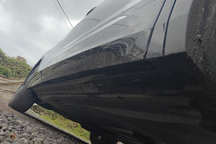 Used Volkswagen Tiguan L 2023 Restyled 330TSI Automatic Two-Wheel Drive R-Line Enhanced Comfort Version Right Side Sill