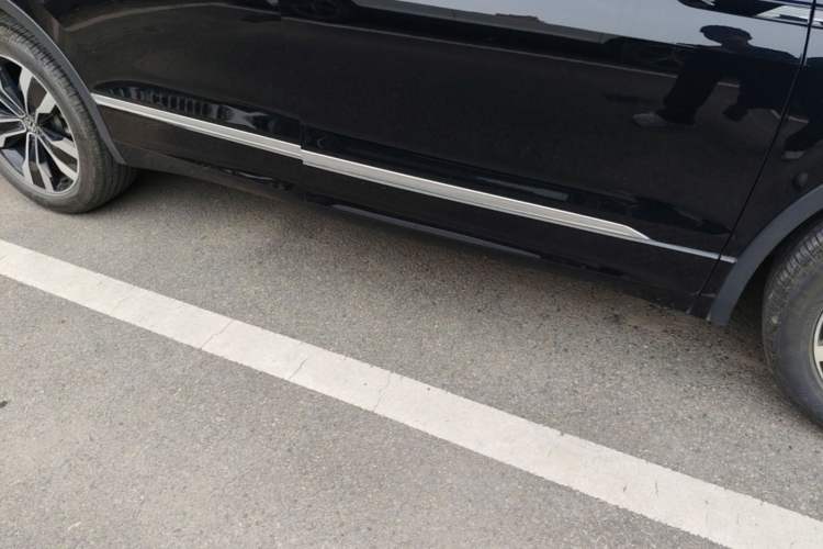 Used Volkswagen Tiguan L 2023 330TSI Automatic Two-Wheel Drive R-Line Enjoyment Edition Right Side Sill