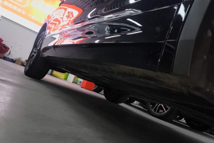 Used Volkswagen Tiguan L 2023 330TSI Automatic Two-Wheel Drive R-Line Flagship Edition Right Side Sill
