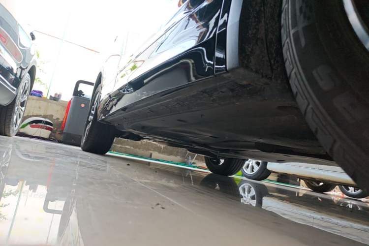 Used Volkswagen Tiguan L 2023 Restyled 330TSI Automatic Two-Wheel Drive R-Line Enhanced Comfort Version Right Side Sill