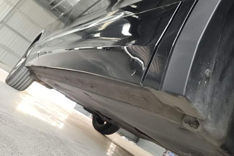 Used Volkswagen Tiguan L 2023 Restyled 330TSI Automatic Two-Wheel Drive R-Line Enhanced Comfort Version Right Side Sill