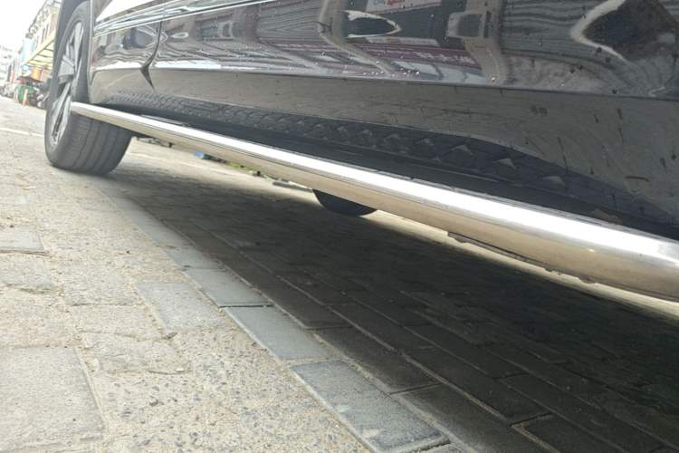 Used Volkswagen Tiguan L 2023 Restyled 330TSI Automatic Two-Wheel Drive R-Line Flagship Edition Right Side Sill