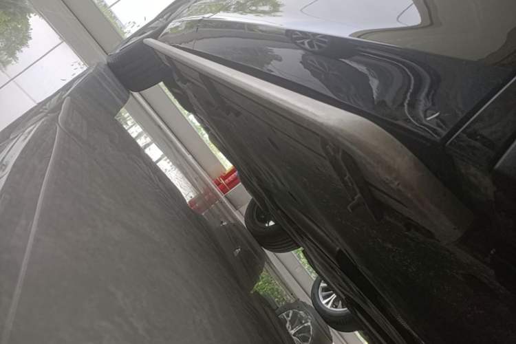 Used Volkswagen Tiguan L 2023 Restyled 330TSI Automatic Two-Wheel Drive R-Line Enhanced Comfort Version Right Side Sill