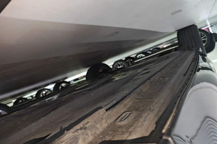 Used Volkswagen Tiguan L 2023 Restyled 330TSI Automatic Two-Wheel Drive R-Line Enhanced Comfort Version Right Side Sill