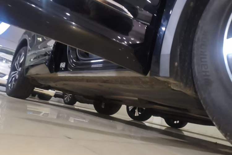 Used Volkswagen Tiguan L 2023 330TSI Automatic Two-Wheel Drive R-Line Enjoyment Edition Right Side Sill