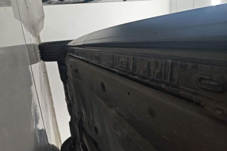 Used Volkswagen Tiguan L 2023 Revised Version 330TSI Automatic Two-Wheel Drive Smart Enjoyment Edition Right Side Sill