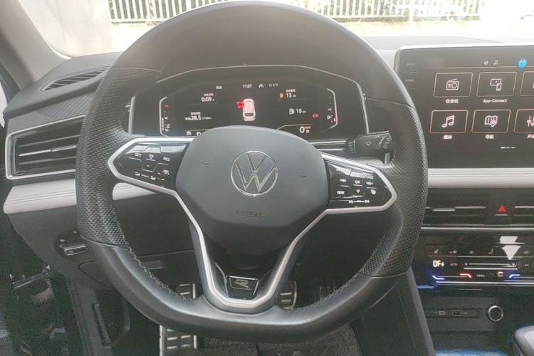 Used Volkswagen Tiguan L 2023 380TSI Automatic All-Wheel Drive R-Line Enhanced 7-Seater Steering Wheel