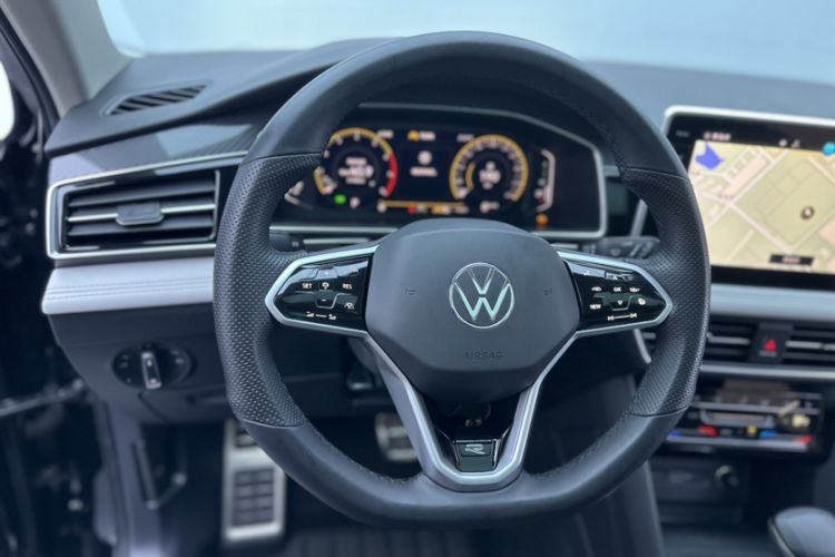 Used Volkswagen Tiguan L 2023 Restyled 330TSI Automatic Two-Wheel Drive R-Line Enhanced Comfort Version Steering Wheel