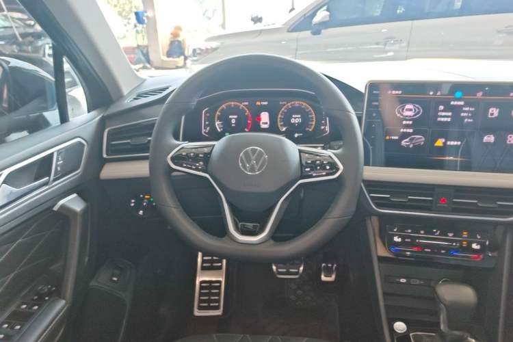 Used Volkswagen Tiguan L 2023 Restyled 330TSI Automatic Two-Wheel Drive R-Line Enhanced Comfort Version Steering Wheel