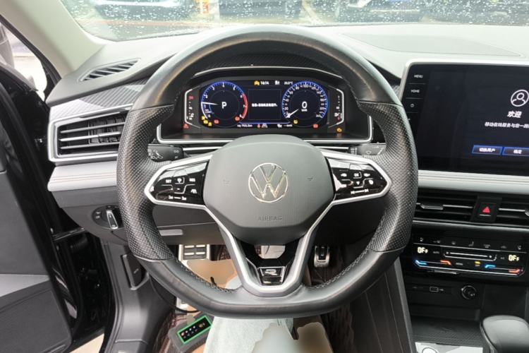 Used Volkswagen Tiguan L 2023 Facelift 380TSI Automatic All-Wheel Drive R-Line Flagship 7-Seater Steering Wheel