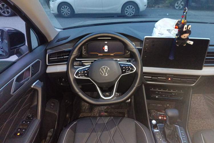 Used Volkswagen Tiguan L 2023 330TSI Automatic Two-Wheel Drive R-Line Enjoyment Edition Steering Wheel