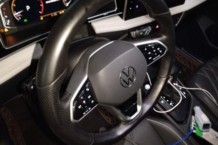 Used Volkswagen Tiguan L 2023 Restyled 330TSI Automatic Two-Wheel Drive R-Line Enhanced Comfort Version Steering Wheel