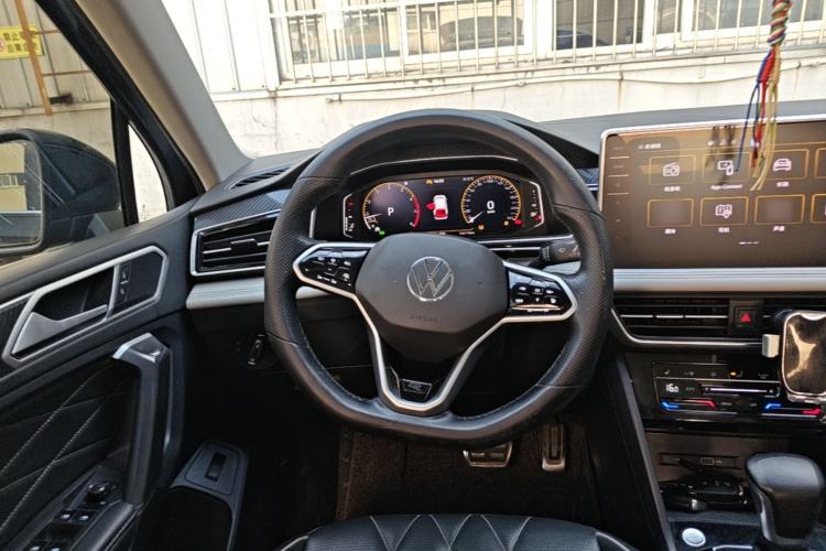 Used Volkswagen Tiguan L 2023 Restyled 330TSI Automatic Two-Wheel Drive R-Line Enhanced Comfort Version Steering Wheel