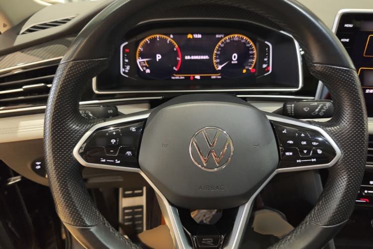 Used Volkswagen Tiguan L 2023 Restyled 330TSI Automatic Two-Wheel Drive R-Line Enhanced Comfort Version Steering Wheel