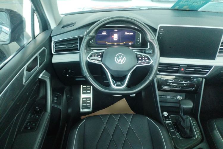 Used Volkswagen Tiguan L 2023 Restyled 330TSI Automatic Two-Wheel Drive R-Line Enhanced Comfort Version Steering Wheel
