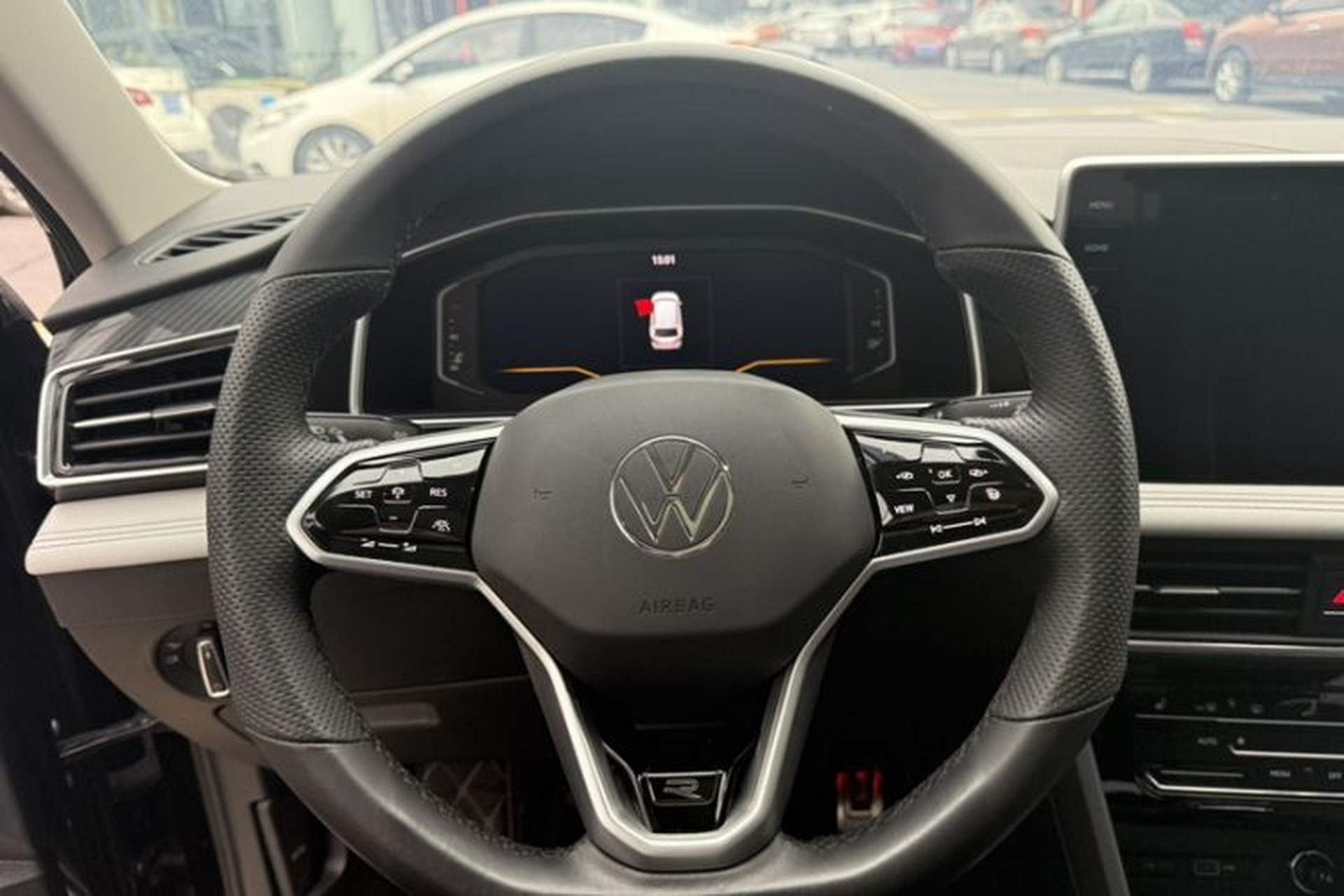 Used Volkswagen Tiguan L 2023 Facelifted 380TSI Automatic All-Wheel Drive R-Line Plus Version 7-Seater Steering Wheel