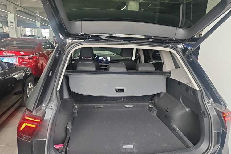Used Volkswagen Tiguan L 2023 Restyled 330TSI Automatic Two-Wheel Drive R-Line Enhanced Comfort Version Trunk