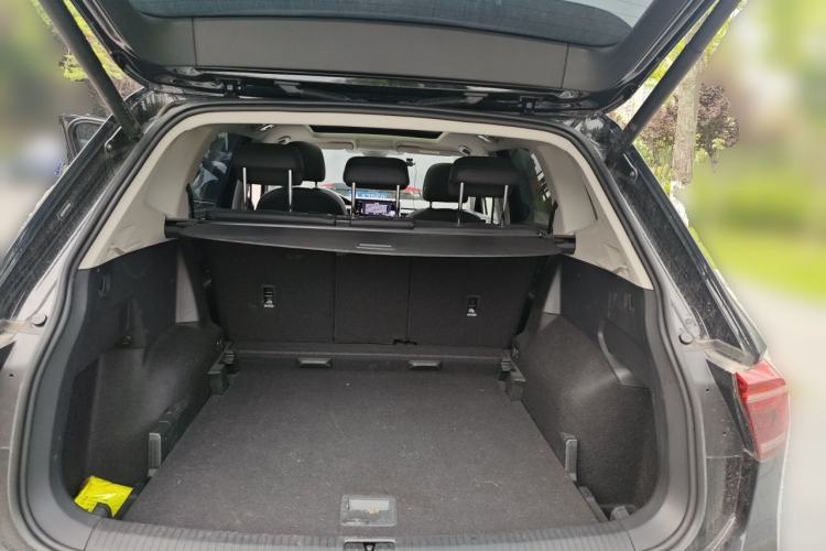 Used Volkswagen Tiguan L 2023 Restyled 330TSI Automatic Two-Wheel Drive R-Line Enhanced Comfort Version Trunk