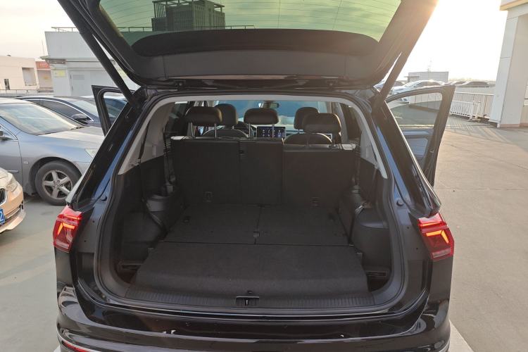 Used Volkswagen Tiguan L 2023 330TSI Automatic Two-Wheel Drive R-Line Flagship Edition Trunk