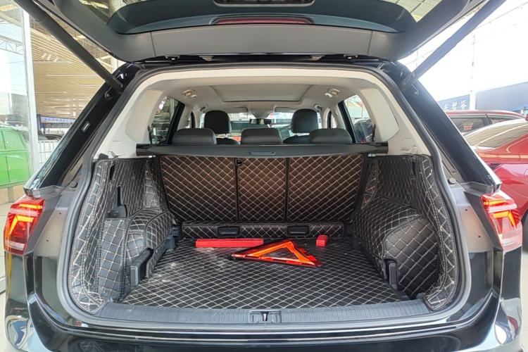 Used Volkswagen Tiguan L 2023 330TSI Automatic Two-Wheel Drive R-Line Enjoyment Edition Trunk