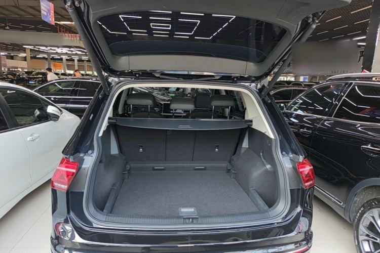 Used Volkswagen Tiguan L 2023 Restyled 330TSI Automatic Two-Wheel Drive R-Line Enhanced Comfort Version Trunk