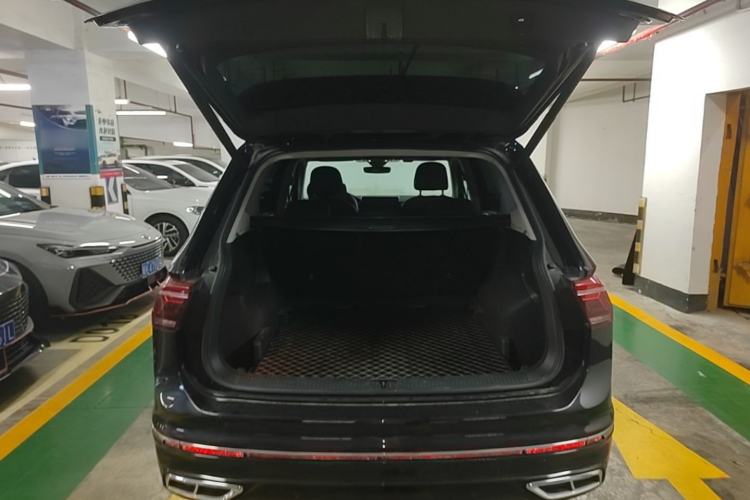 Used Volkswagen Tiguan L 2023 330TSI Automatic Two-Wheel Drive R-Line Enjoyment Edition Trunk