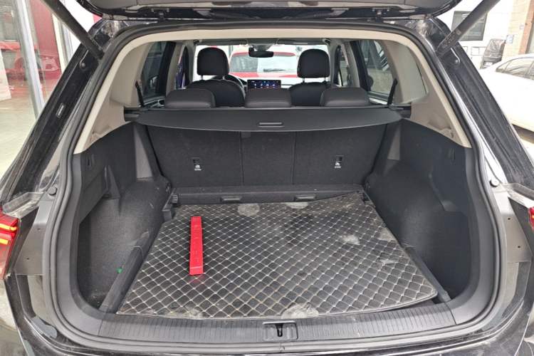 Used Volkswagen Tiguan L 2023 Restyled 330TSI Automatic Two-Wheel Drive R-Line Flagship Edition Trunk