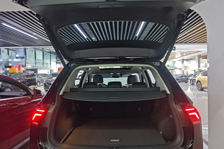 Used Volkswagen Tiguan L 2023 Restyled 330TSI Automatic Two-Wheel Drive R-Line Enhanced Comfort Version Trunk