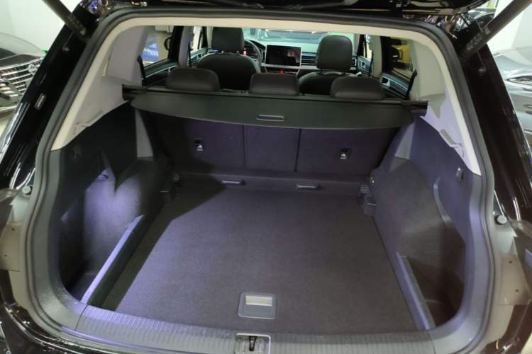 Used Volkswagen Tiguan L 2023 330TSI Automatic Two-Wheel Drive R-Line Flagship Edition Trunk