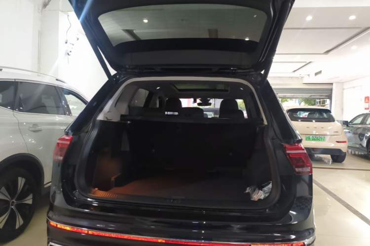 Used Volkswagen Tiguan L 2023 330TSI Automatic Two-Wheel Drive R-Line Enjoyment Edition Trunk