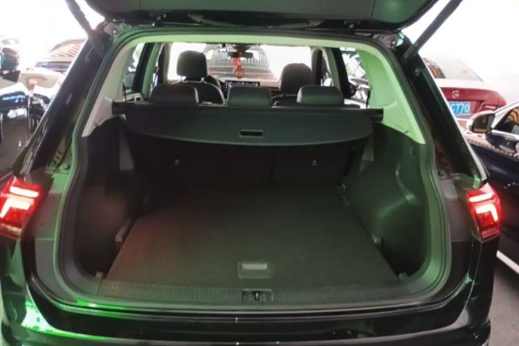 Used Volkswagen Tiguan L 2023 330TSI Automatic Two-Wheel Drive R-Line Enjoyment Edition Trunk