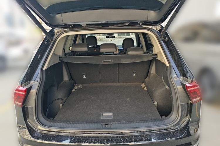 Used Volkswagen Tiguan L 2023 Restyled 330TSI Automatic Two-Wheel Drive R-Line Enhanced Comfort Version Trunk